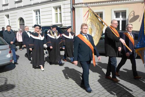 Przemarsz do kościoła Św. Apostołów Filipa i Jakuba 