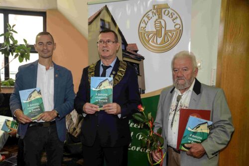 Od lewej A. Kłosowski, Z.Krzak, Śp A. Habdas podczas promocji ksiażki 